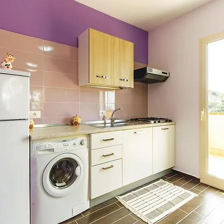 'granatapfel' Mit Pool By Interhome
