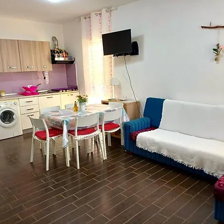 'granatapfel' Mit Pool By Interhome