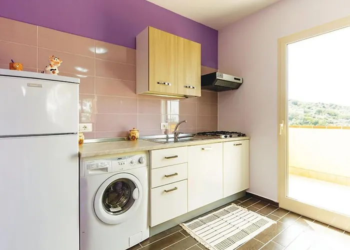 'granatapfel' Mit Pool By Interhome